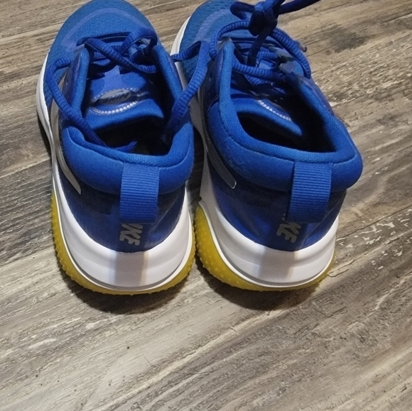 Nike Youth Sneakers - Picture 4 of 6